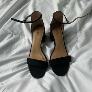 ❤️SOLD❤️Classic black heel